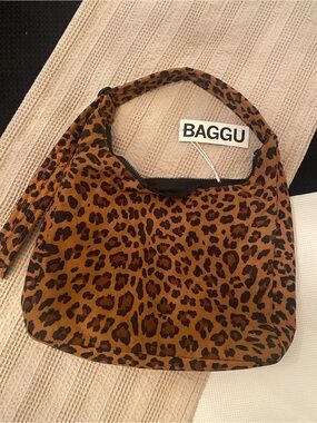 BAGGU Leopard-Print Shoulder Bag in Brown and Black (large)
